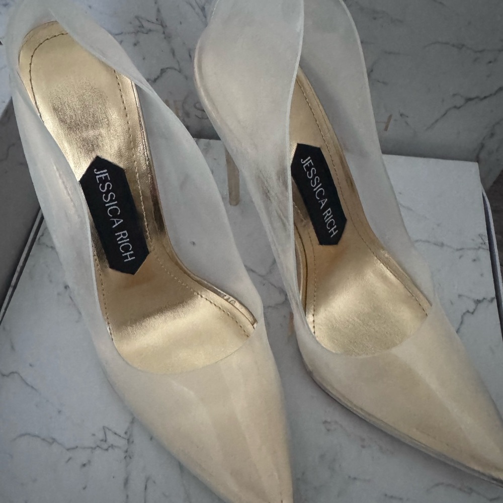 Brand new , size 36 Jessica Rich Women's Gold and Cream Heels
